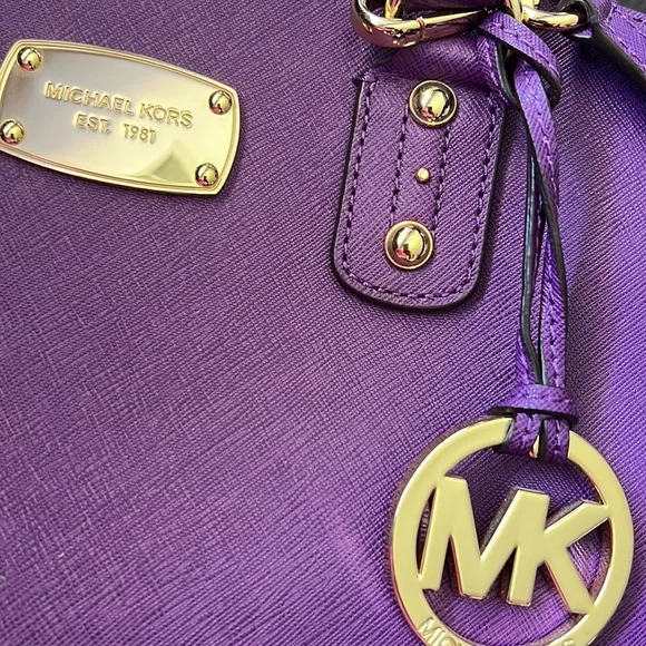 authentic Michael Kors handbag with a crossbody option. Mint condition. - Picture 2 of 7